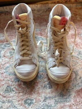Nike White High-Top popcorn sneakers.